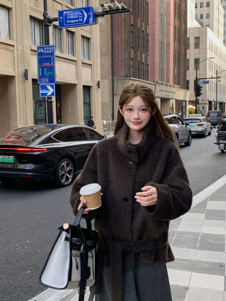 Женская зимняя легкая шуба из овчины и кожи, новинка 2025 года, теплая повседневная удлиненная модель
Женская зимняя легкая шуба из овчины и кожи, новинка 2025 года, теплая повседневная удлиненная модель