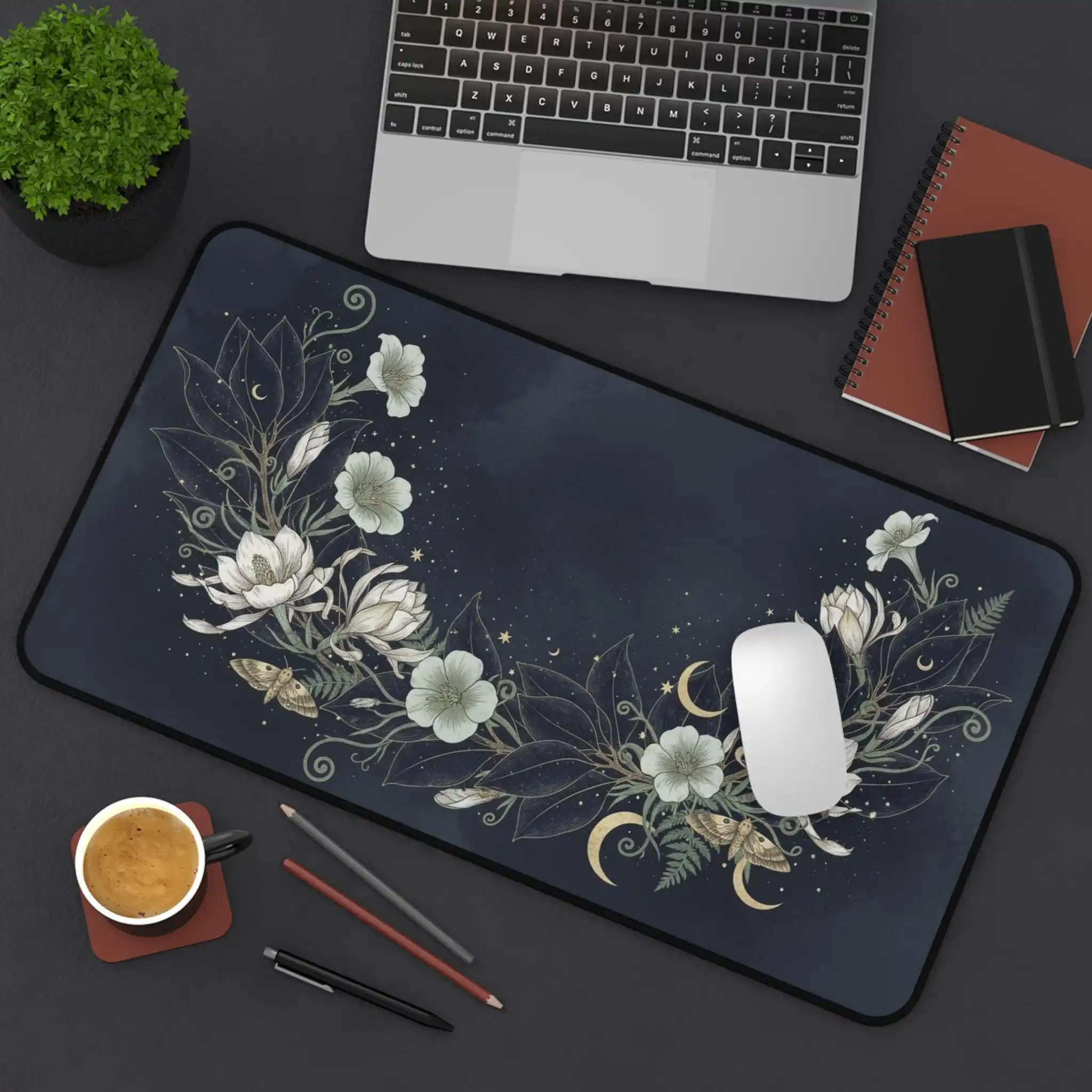 Коврик для стола Starry Sky Wreath, декоративный коврик для офисной клавиатуры, нескользящий водонепроницаемый коврик для игровой мыши, идеальный подарок для друзей
Коврик для стола Starry Sky Wreath, декоративный коврик для офисной клавиатуры, нескользящий водонепроницаемый коврик для игровой мыши, идеальный подарок для друзей