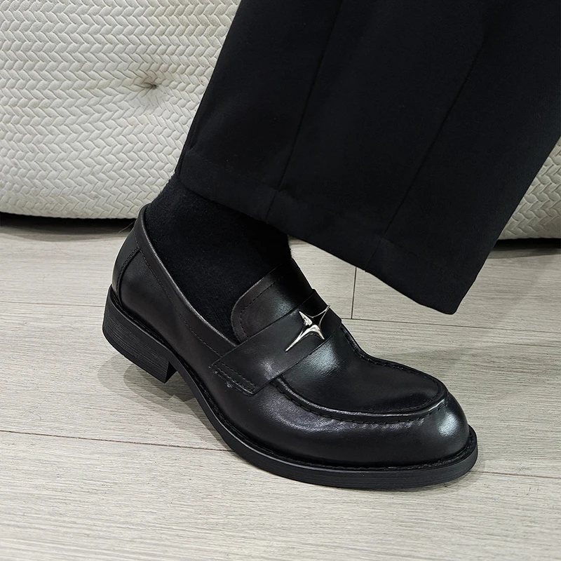 Horse leather new men's loafers niche washed genuine leather casual shoes slip in derby shoes for work and commuting
Horse leather new men's loafers niche washed genuine leather casual shoes slip in derby shoes for work and commuting