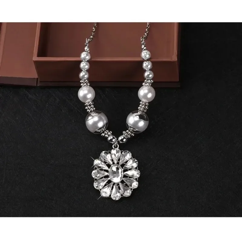Flower sweater chain autumn and winter new non-fading long necklace, fashionable clothing necklace, retro necklace 
Flower sweater chain autumn and winter new non-fading long necklace, fashionable clothing necklace, retro necklace