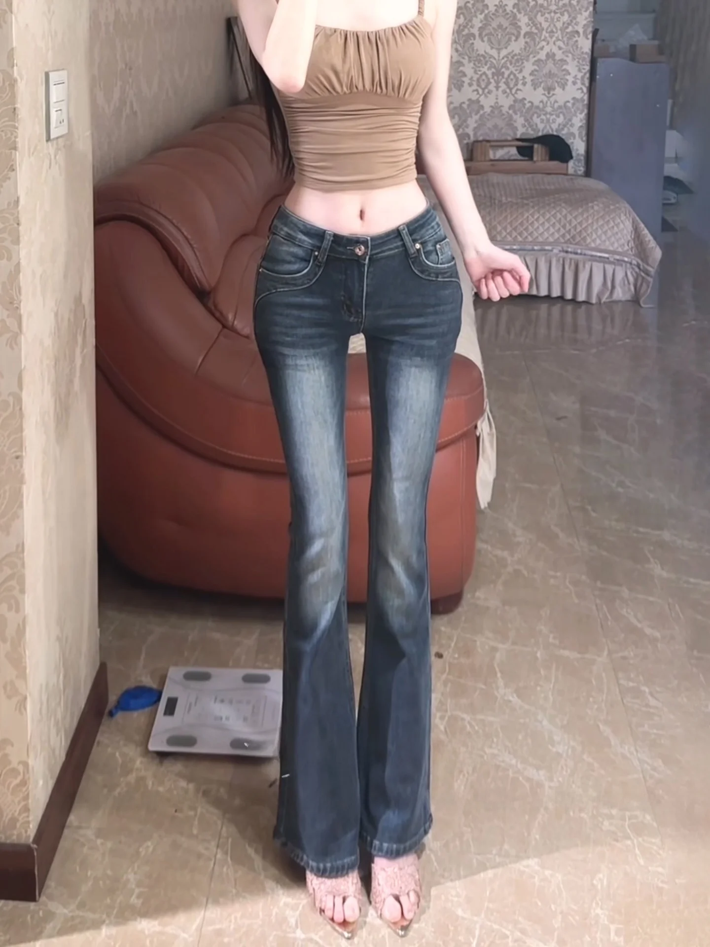 American Hot Girl Low Waist Bell Bottom Jeans Women's Wide Hip Slimming Hip Lifting Slimming Leg Lengthening Bell Leg Pants
American Hot Girl Low Waist Bell Bottom Jeans Women's Wide Hip Slimming Hip Lifting Slimming Leg Lengthening Bell Leg Pants