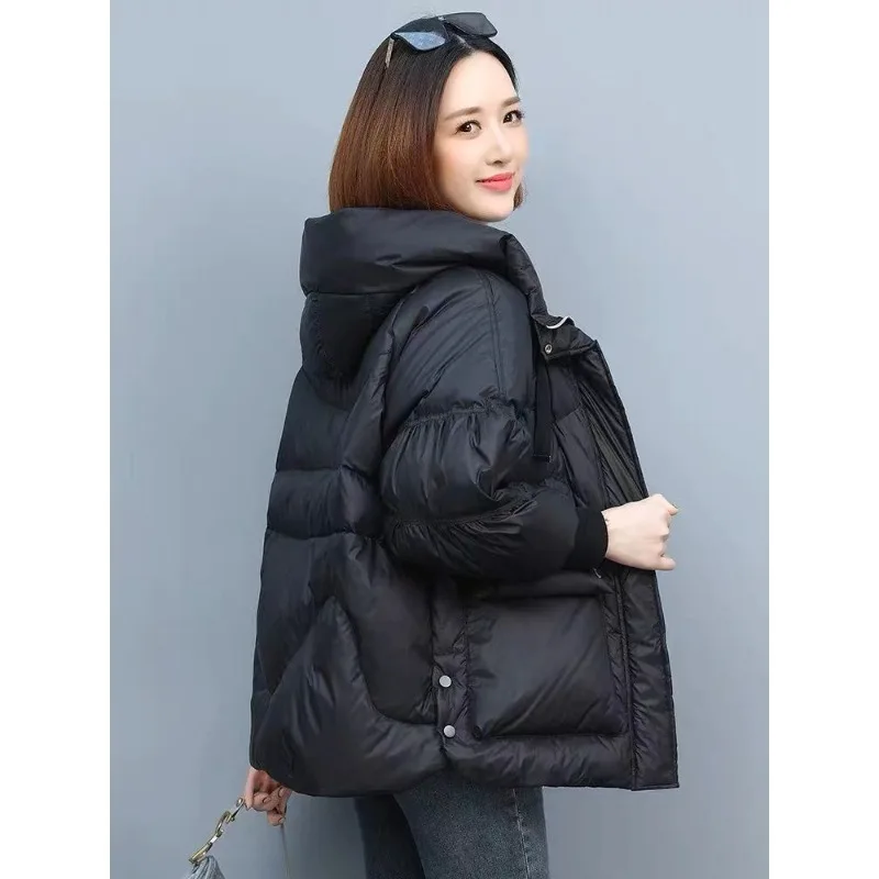 Повседневная зимняя куртка-пуховик с антивозрастным эффектом, корейская версия, свободная и модная короткая хлопковая куртка, новый стиль.
Повседневная зимняя куртка-пуховик с антивозрастным эффектом, корейская версия, свободная и модная короткая хлопковая куртка, новый стиль.