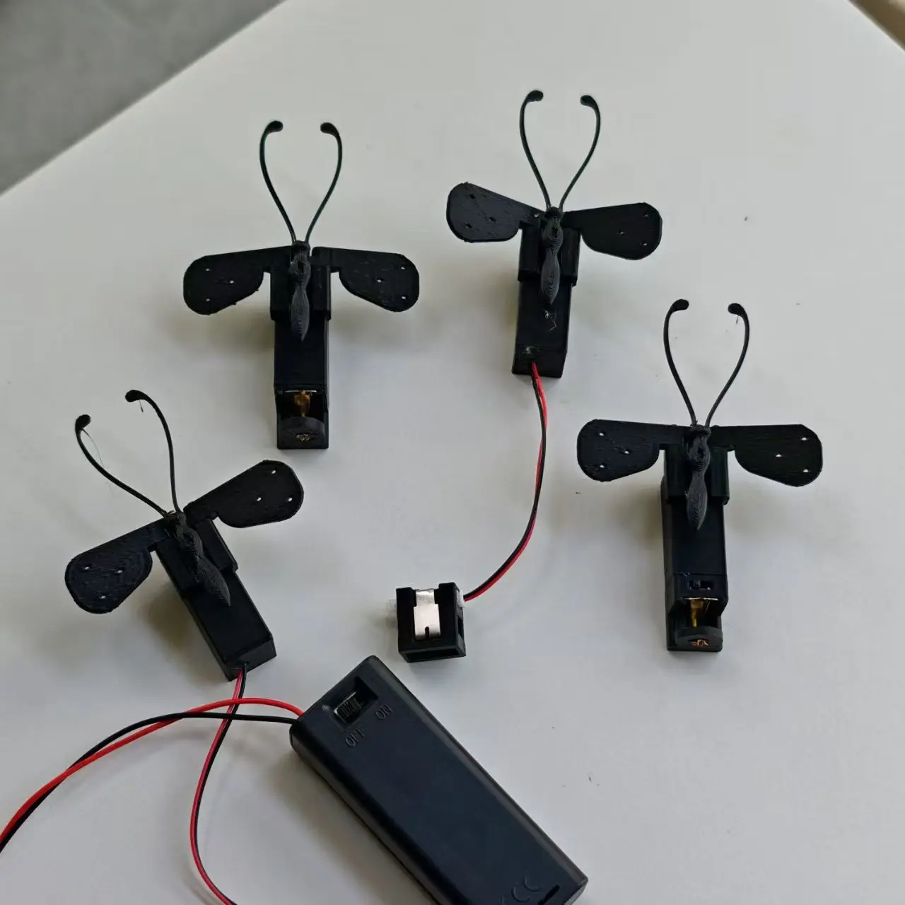 Electric butterfly automatic opening and closing device, wing fanning device, DIY jewelry for butterfly specimens that move
Electric butterfly automatic opening and closing device, wing fanning device, DIY jewelry for butterfly specimens that move