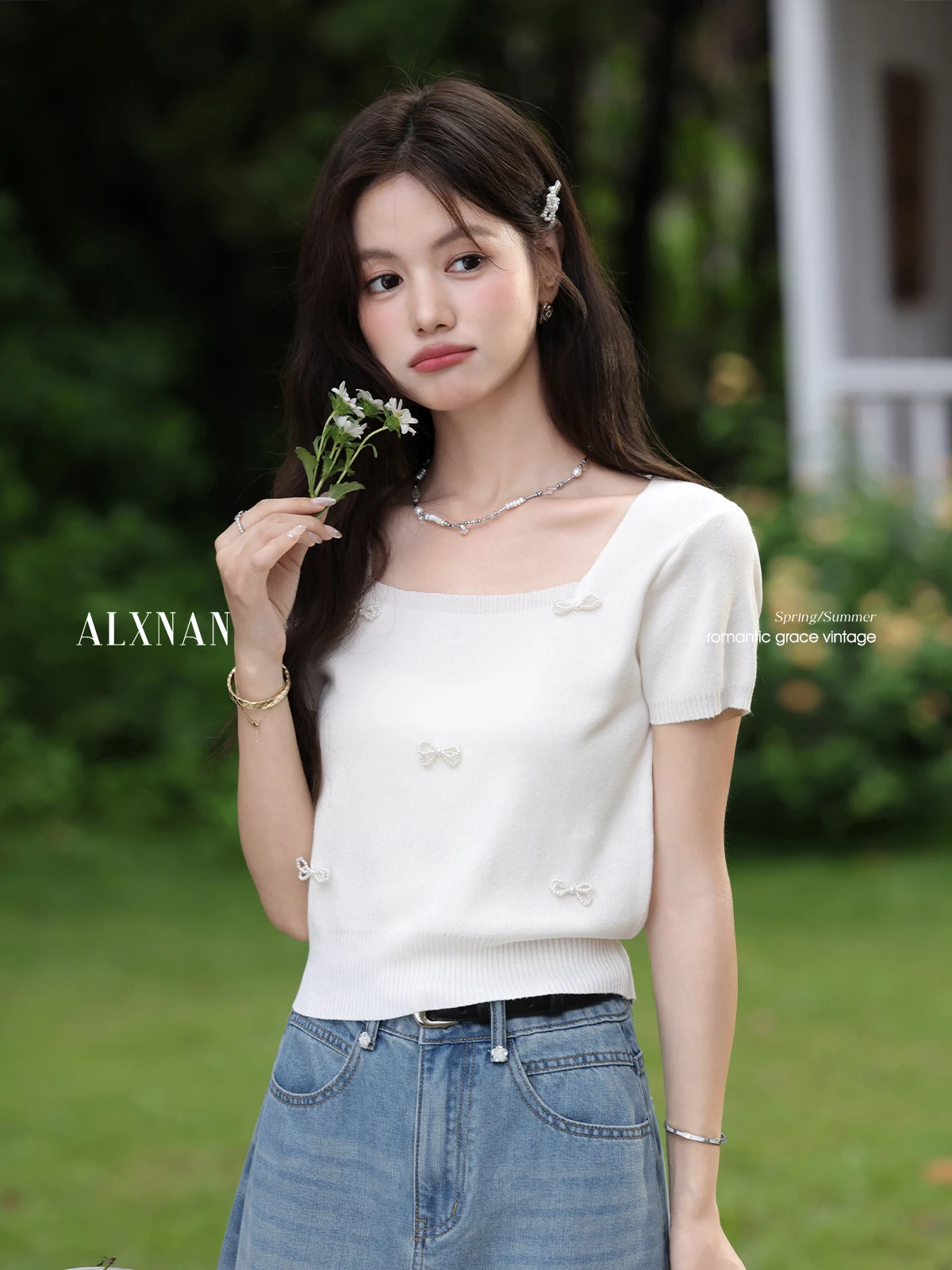 ALXNAN Women's T-shirt Elegant Square Neck Bow Tie Knit T-Shirt 2025 Summer Casual Loose-fit Short Sleeve Tops Ladies L559185
ALXNAN Women's T-shirt Elegant Square Neck Bow Tie Knit T-Shirt 2025 Summer Casual Loose-fit Short Sleeve Tops Ladies L559185