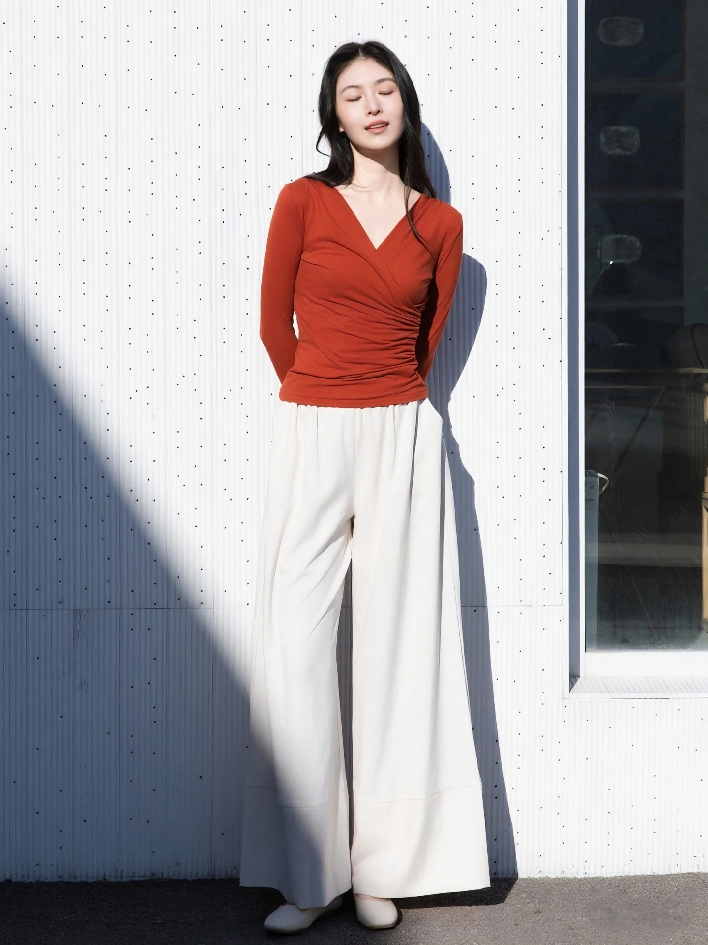 Tomato Red Modal Wool Knitted Sweater Women's V-neck Cross Design Early Spring Fashionable Slim Fit Long Sleeve Breathable
Tomato Red Modal Wool Knitted Sweater Women's V-neck Cross Design Early Spring Fashionable Slim Fit Long Sleeve Breathable