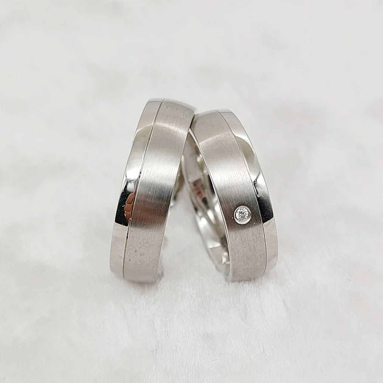 Minimalist His and Hers Stainless Steel Love Bands Couple Wedding Rings For Men And Women Hypoallergenic Easy to Clean
Minimalist His and Hers Stainless Steel Love Bands Couple Wedding Rings For Men And Women Hypoallergenic Easy to Clean