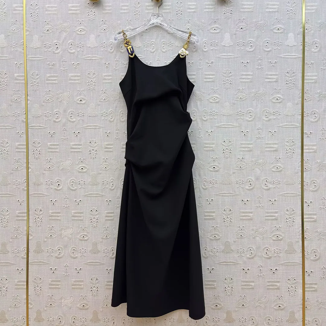 Elegant Lady Fashion Party Long Dress Women Gold Chains Spaghetti strap Sleeveless Folds Fashion Chic Dresses 2026 New Summer
Elegant Lady Fashion Party Long Dress Women Gold Chains Spaghetti strap Sleeveless Folds Fashion Chic Dresses 2026 New Summer