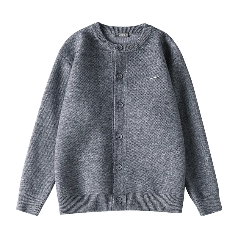 Мужской вязаный кардиган на осень 2025 года, повседневный, с круглым вырезом, однотонный, для учащихся средней школы, модная одежда для отдыха
Мужской вязаный кардиган на осень 2025 года, повседневный, с круглым вырезом, однотонный, для учащихся средней школы, модная одежда для отдыха