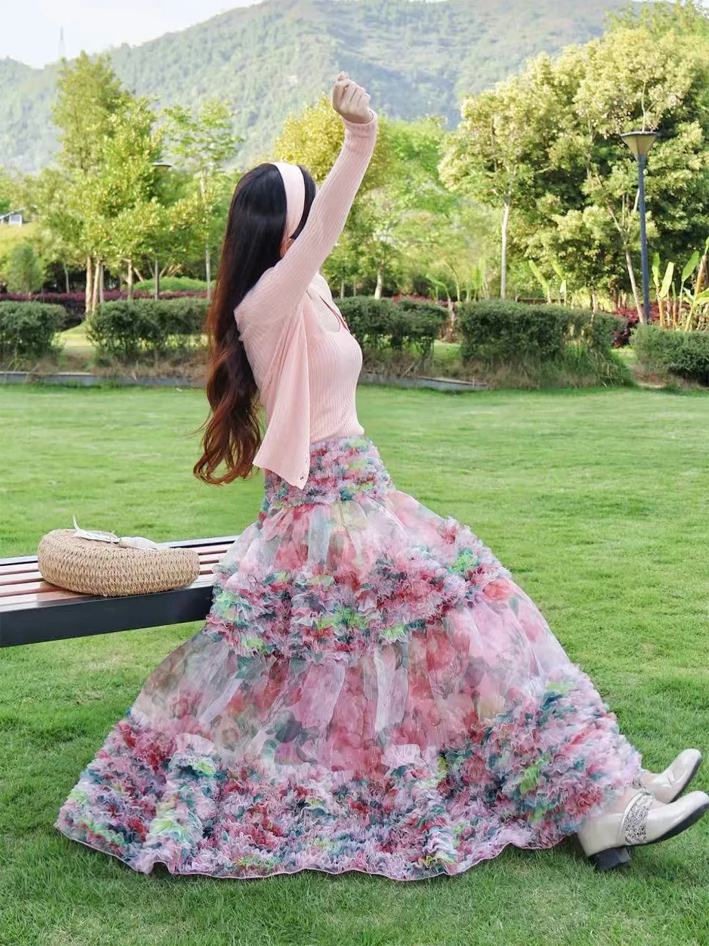 TIYIHAILEY New Mesh Women Autumn Spring Summer Long Mid-Calf Skirts High Quality Ball Gown Skirt Big Hem 2026 New
TIYIHAILEY New Mesh Women Autumn Spring Summer Long Mid-Calf Skirts High Quality Ball Gown Skirt Big Hem 2026 New