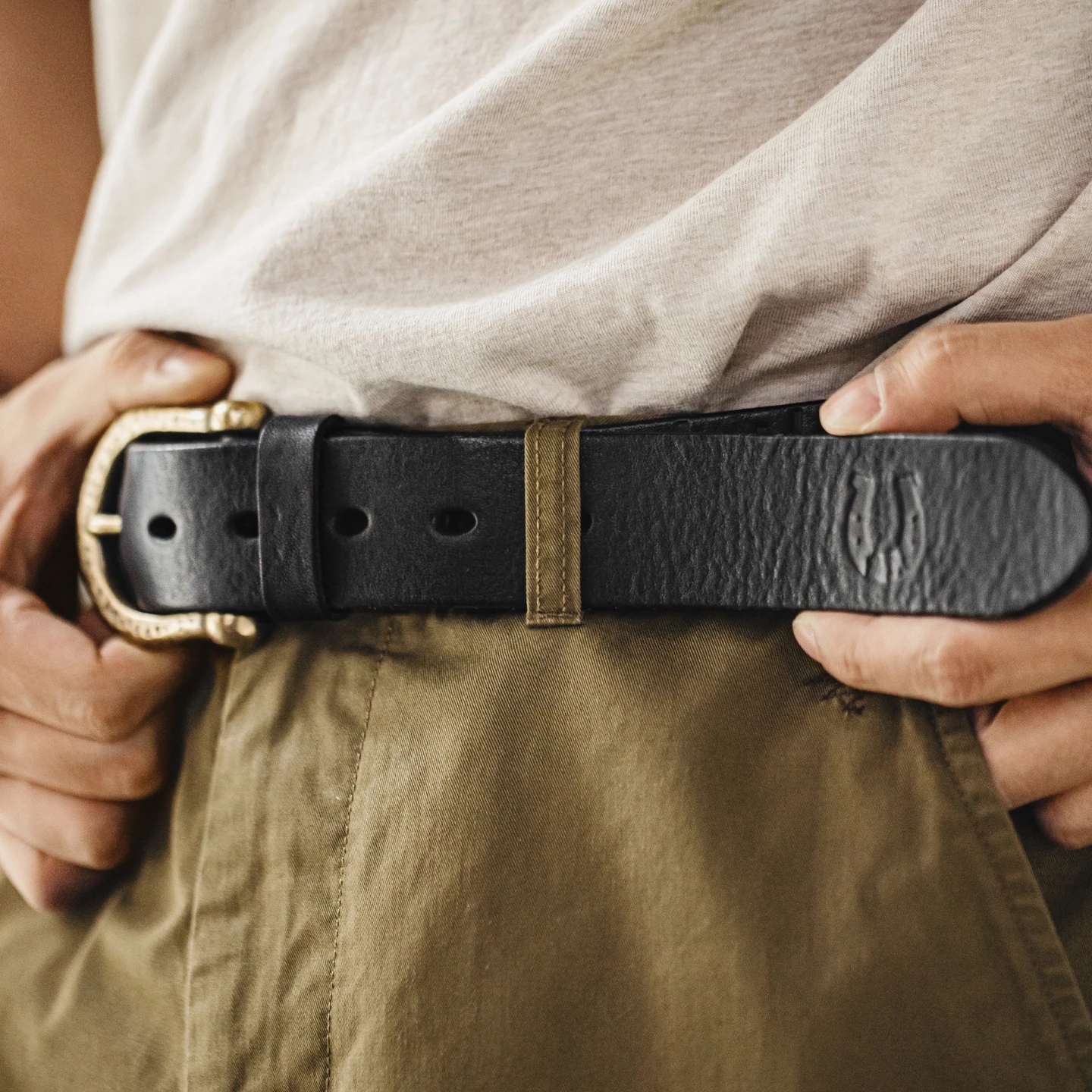 Maden Black Genuine Leather Belt Retro Hammered Brass Buckle Single Prong Jeans Belt Men's Casual Durable Waist Strap Male Belt
Maden Black Genuine Leather Belt Retro Hammered Brass Buckle Single Prong Jeans Belt Men's Casual Durable Waist Strap Male Belt