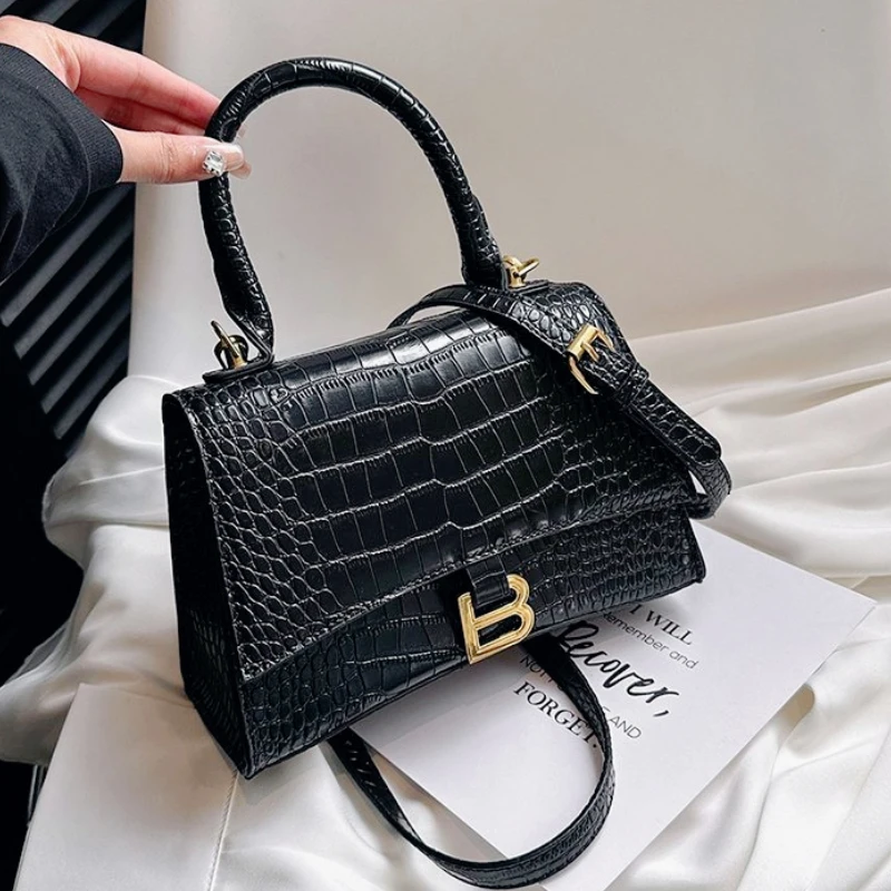 Luxurious 2025 New French Style Handbag - High-End Exquisite Light Luxury Shoulder Bag for Fashionable Creative Ladies
Luxurious 2025 New French Style Handbag - High-End Exquisite Light Luxury Shoulder Bag for Fashionable Creative Ladies