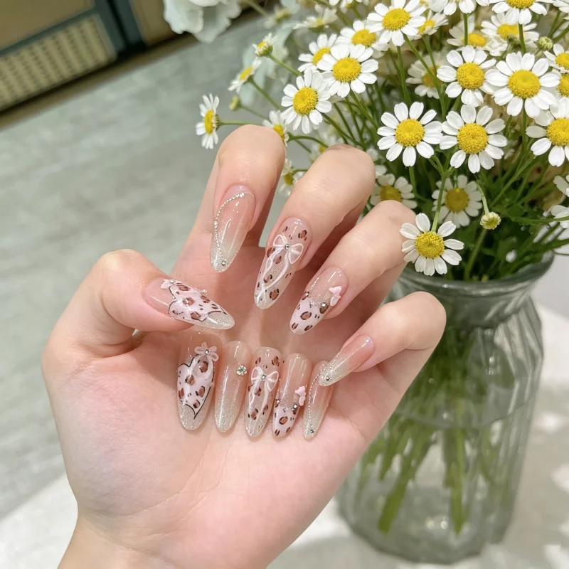 10pcs Handmade Press-on Nails Featuring Hand-painted Heart-shaped Leopard Print Sweet and Edgy Style High-quality Press-on Nails
10pcs Handmade Press-on Nails Featuring Hand-painted Heart-shaped Leopard Print Sweet and Edgy Style High-quality Press-on Nails