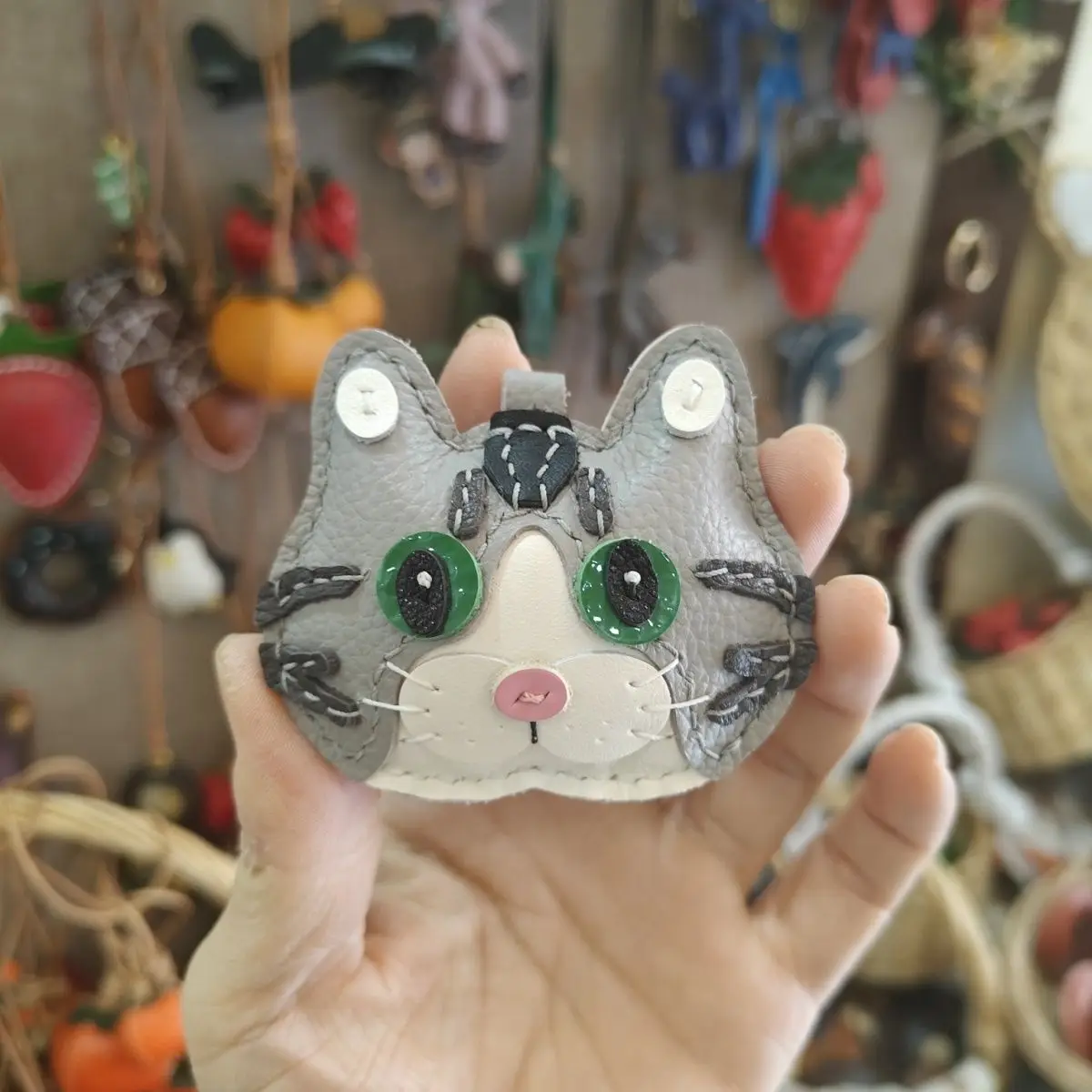 Натуральная кожа, сумка с изображением кошки, очаровательный брелок, каваи, милые животные, сумки с котенками, подвески для рюкзака, ювелирные изделия, подарочные аксессуары
Натуральная кожа, сумка с изображением кошки, очаровательный брелок, каваи, милые животные, сумки с котенками, подвески для рюкзака, ювелирные изделия, подарочные аксессуары