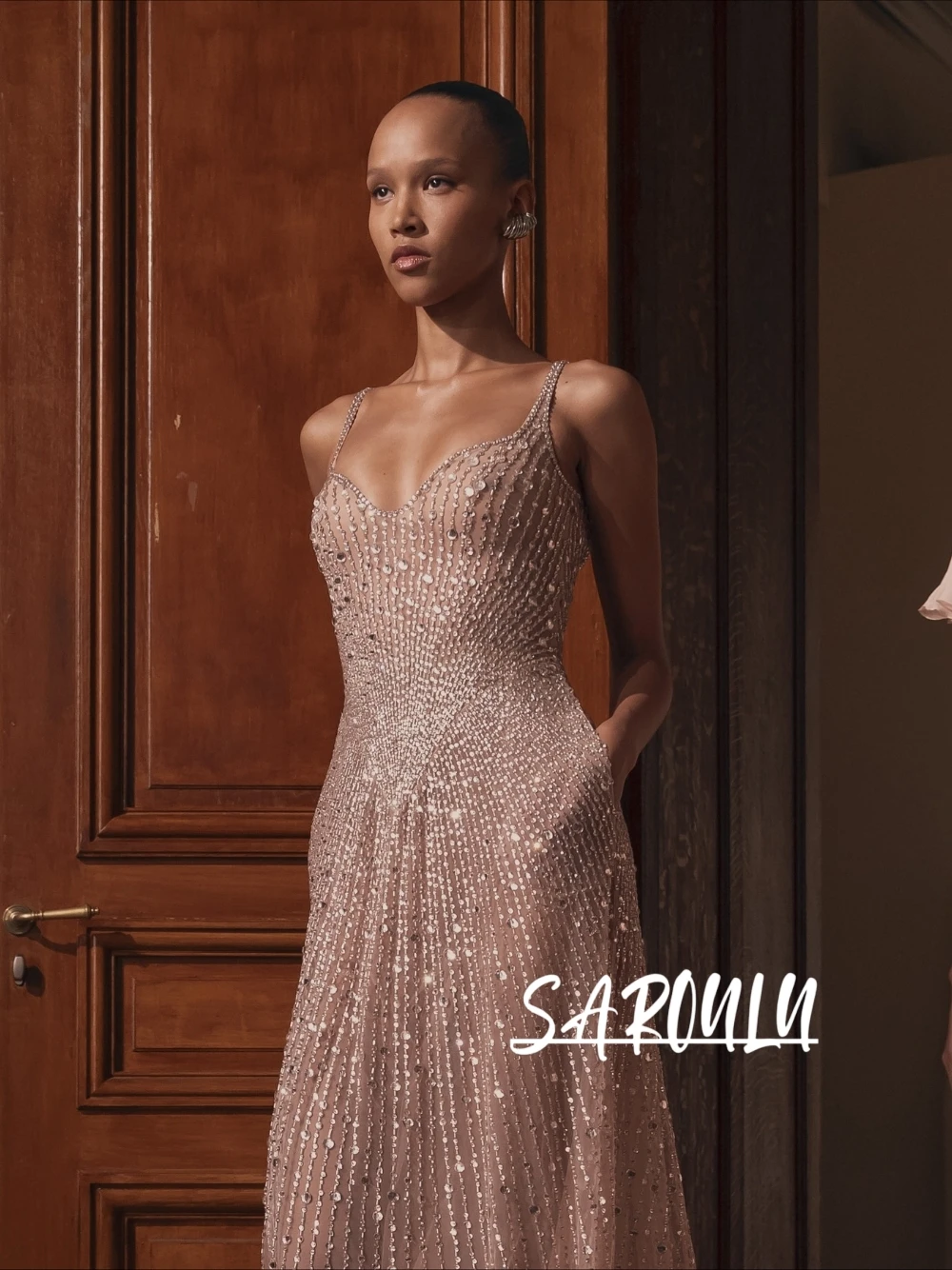 Exquisite Crystal Embellished Evening Dress Sexy V Neck A Line Customized Prom Gown Dazzling Beaded Celebrity Birthday Gala Wear
Exquisite Crystal Embellished Evening Dress Sexy V Neck A Line Customized Prom Gown Dazzling Beaded Celebrity Birthday Gala Wear