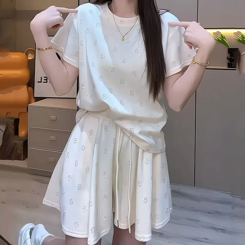 Casual Short Sets Female Trend All-match Diamonds Short Sleeve T-Shirts Two-piece Suit Elastic Waist Fashion O-neck Thin Shorts
Casual Short Sets Female Trend All-match Diamonds Short Sleeve T-Shirts Two-piece Suit Elastic Waist Fashion O-neck Thin Shorts