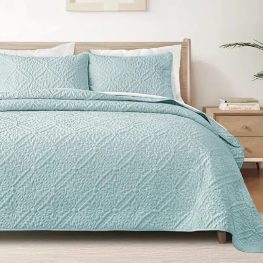 Комплект постельного белья King Quilt: легкие, мягкие покрывала и наволочки (2 шт.), современные, аквамаринового цвета, увеличенного размера, для кровати King Size.
Комплект постельного белья King Quilt: легкие, мягкие покрывала и наволочки (2 шт.), современные, аквамаринового цвета, увеличенного размера, для кровати King Size.