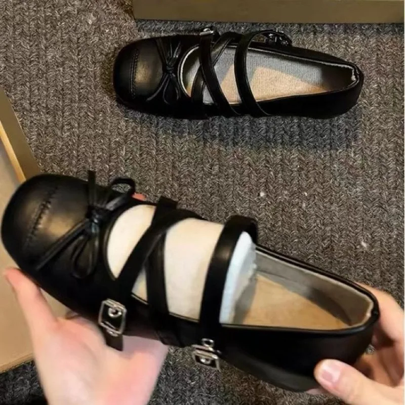 Women Shoes Classic Round Head Black Small Leather Shoes French Style Patent Leather Shallow Mouth Single Shoes Women Mary Janes
Women Shoes Classic Round Head Black Small Leather Shoes French Style Patent Leather Shallow Mouth Single Shoes Women Mary Janes