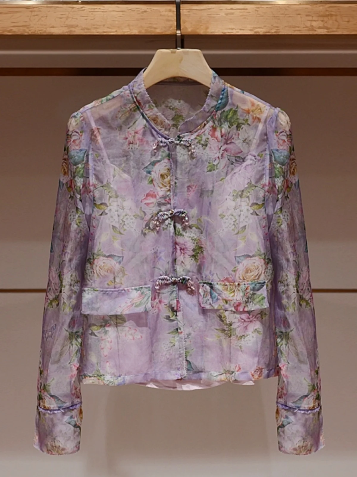 Ele Silk irt Women's Casual Stand Collar Buttoned Print Vintage irt Skin-friendly Breathable Long Sve Office Lady
Ele Silk irt Women's Casual Stand Collar Buttoned Print Vintage irt Skin-friendly Breathable Long Sve Office Lady