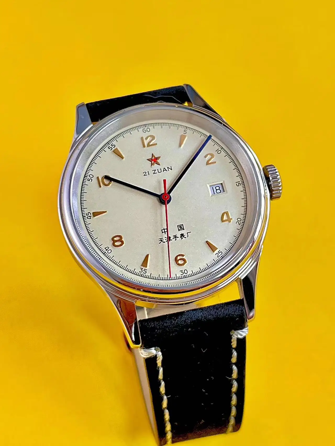 Seagull Movement Retro Nostalgic Red Five Star 1963 Automatic Mechanical China 2824Cream Yellow Time Stability
Seagull Movement Retro Nostalgic Red Five Star 1963 Automatic Mechanical China 2824Cream Yellow Time Stability