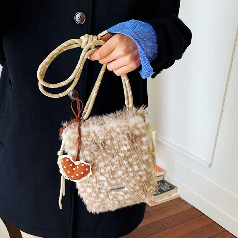 Autumn Winter Furry Bag for Women New Crossbody Bag High Capacity Vintage Shoulder Handbag Versatile Fashion Purse
Autumn Winter Furry Bag for Women New Crossbody Bag High Capacity Vintage Shoulder Handbag Versatile Fashion Purse