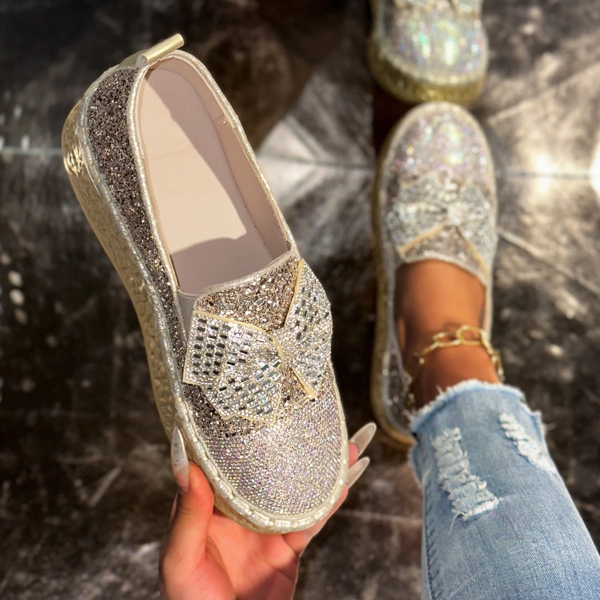 Women Sneakers Luxury Designer Flat Sequined Sneakers Women Casual Mesh Lace-up Fine Diamond Sequins Platform Shoes for Women
Women Sneakers Luxury Designer Flat Sequined Sneakers Women Casual Mesh Lace-up Fine Diamond Sequins Platform Shoes for Women