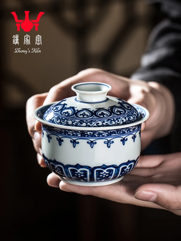Zhongjia Lid Bowl Cup Chai Kiln Blue And White Jingdezhen Hand-painted Furnace Style Treasure Phase Pattern Ercai Tea
Zhongjia Lid Bowl Cup Chai Kiln Blue And White Jingdezhen Hand-painted Furnace Style Treasure Phase Pattern Ercai Tea