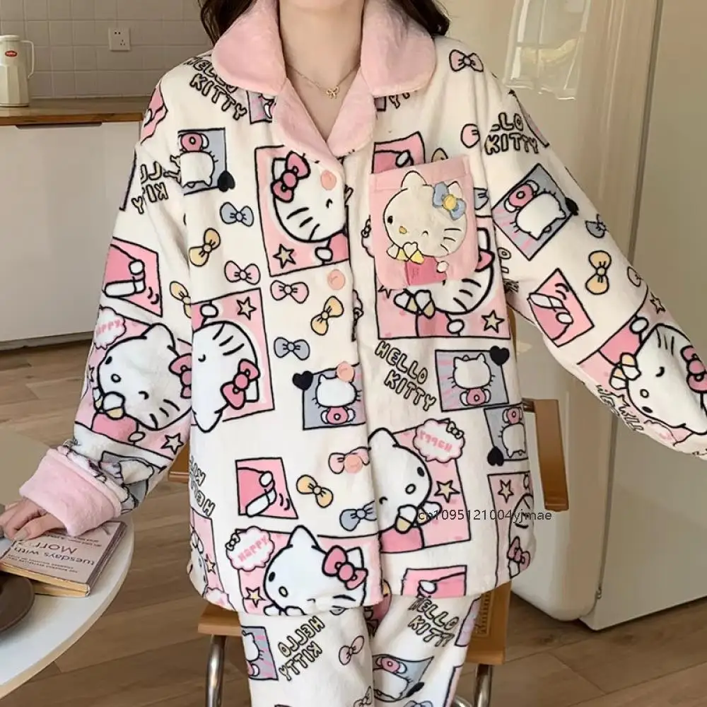 Зимний кардиган с лацканами Sanrio Hello Kitty из кораллового флиса, женские пижамы, утепленный теплый удобный комплект домашней одежды с длинными рукавами
Зимний кардиган с лацканами Sanrio Hello Kitty из кораллового флиса, женские пижамы, утепленный теплый удобный комплект домашней одежды с длинными рукавами