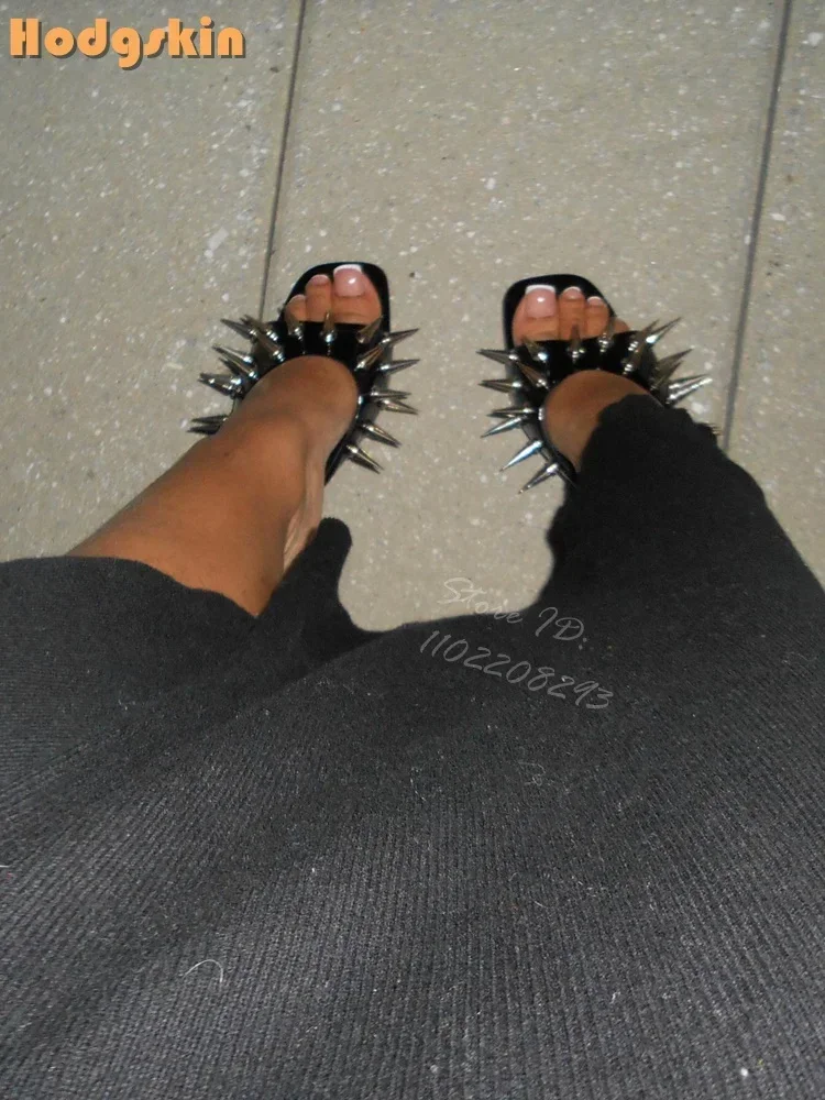 Sexy Metal Spikes Slippers Round Open Toe Patent Leather Pull-on Mules High Heels 2025 Women New Fashion Punk Stilettos Shoes
Sexy Metal Spikes Slippers Round Open Toe Patent Leather Pull-on Mules High Heels 2025 Women New Fashion Punk Stilettos Shoes