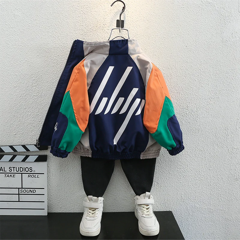 Демисезонная куртка для мальчиков Sli: модная детская верхняя одежда, приталенный крой, длинный рукав, дышащий хлопок с добавлением полиэстера
Демисезонная куртка для мальчиков Sli: модная детская верхняя одежда, приталенный крой, длинный рукав, дышащий хлопок с добавлением полиэстера