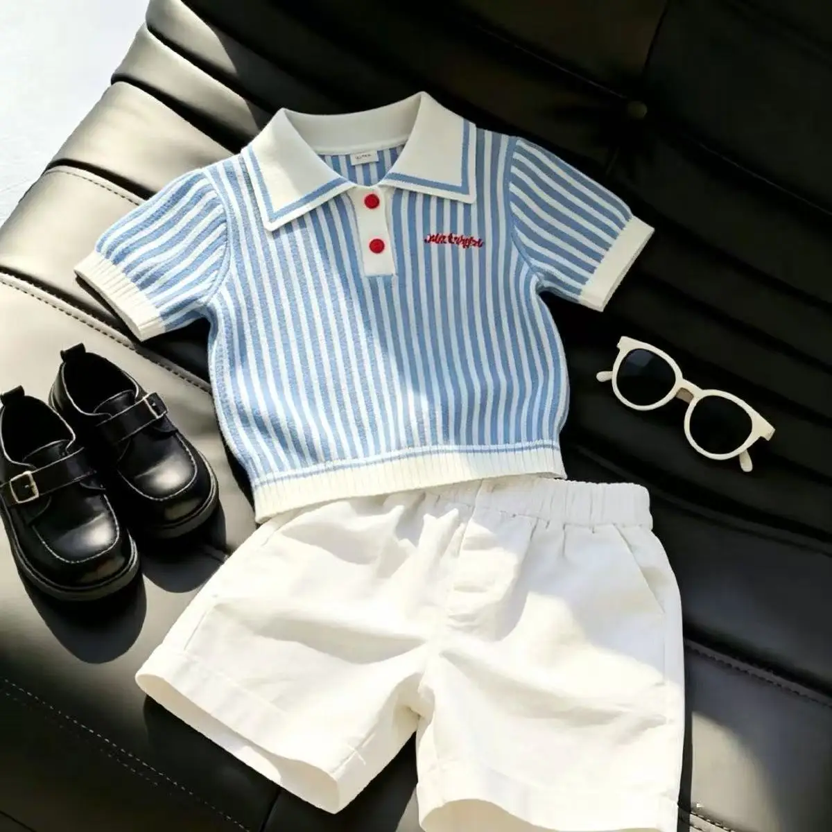 Children's Summer Set 2026 New Style Boys' Baby Fashion Short sleeved Top Casual Shorts Two piece Set
Children's Summer Set 2026 New Style Boys' Baby Fashion Short sleeved Top Casual Shorts Two piece Set
