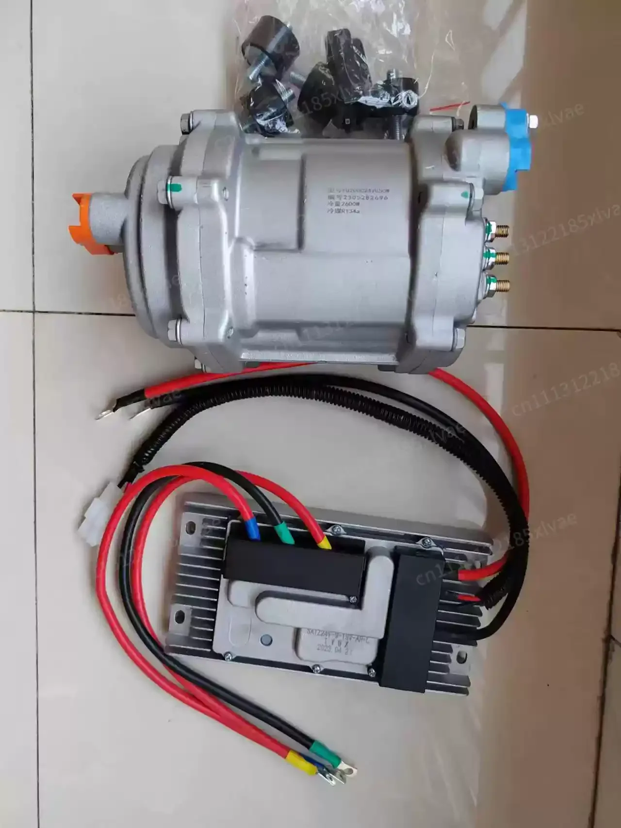 12/24/48V Universal Parking Air Conditioner, Parallel Modification Electric Compressor with Controller for Truck RV
12/24/48V Universal Parking Air Conditioner, Parallel Modification Electric Compressor with Controller for Truck RV