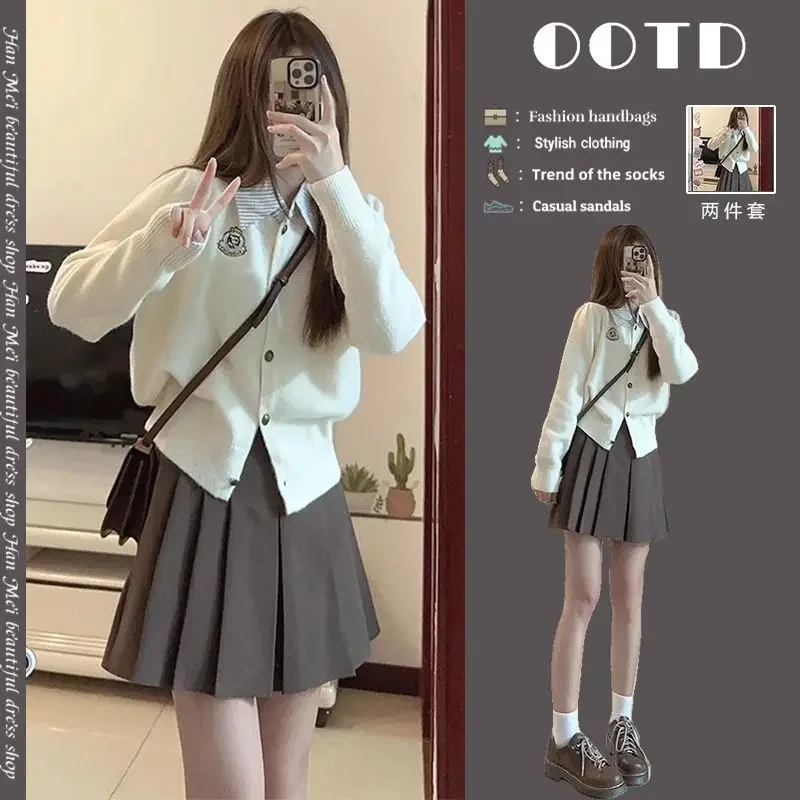 Autumn New Korean Female Student Suit Jacket Pleated Skirt Japanese Uniform Set Girls School Dresses Sweater And Skirt Set
Autumn New Korean Female Student Suit Jacket Pleated Skirt Japanese Uniform Set Girls School Dresses Sweater And Skirt Set