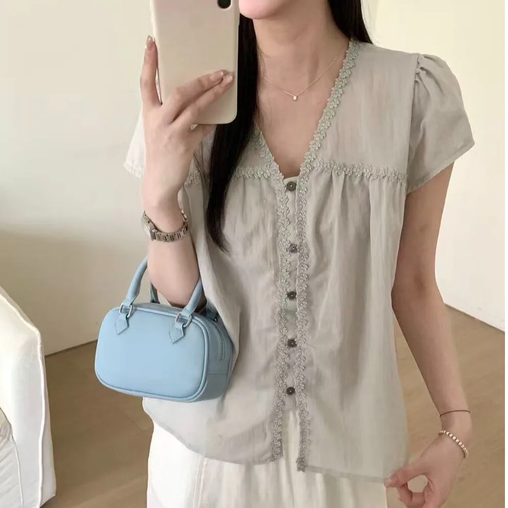 Chic Summer Design Ruffle Patchwork V-neck Button Short Sleeve Loose Thin Women's Shirt Breathable Comfortable Cotton Blend
Chic Summer Design Ruffle Patchwork V-neck Button Short Sleeve Loose Thin Women's Shirt Breathable Comfortable Cotton Blend