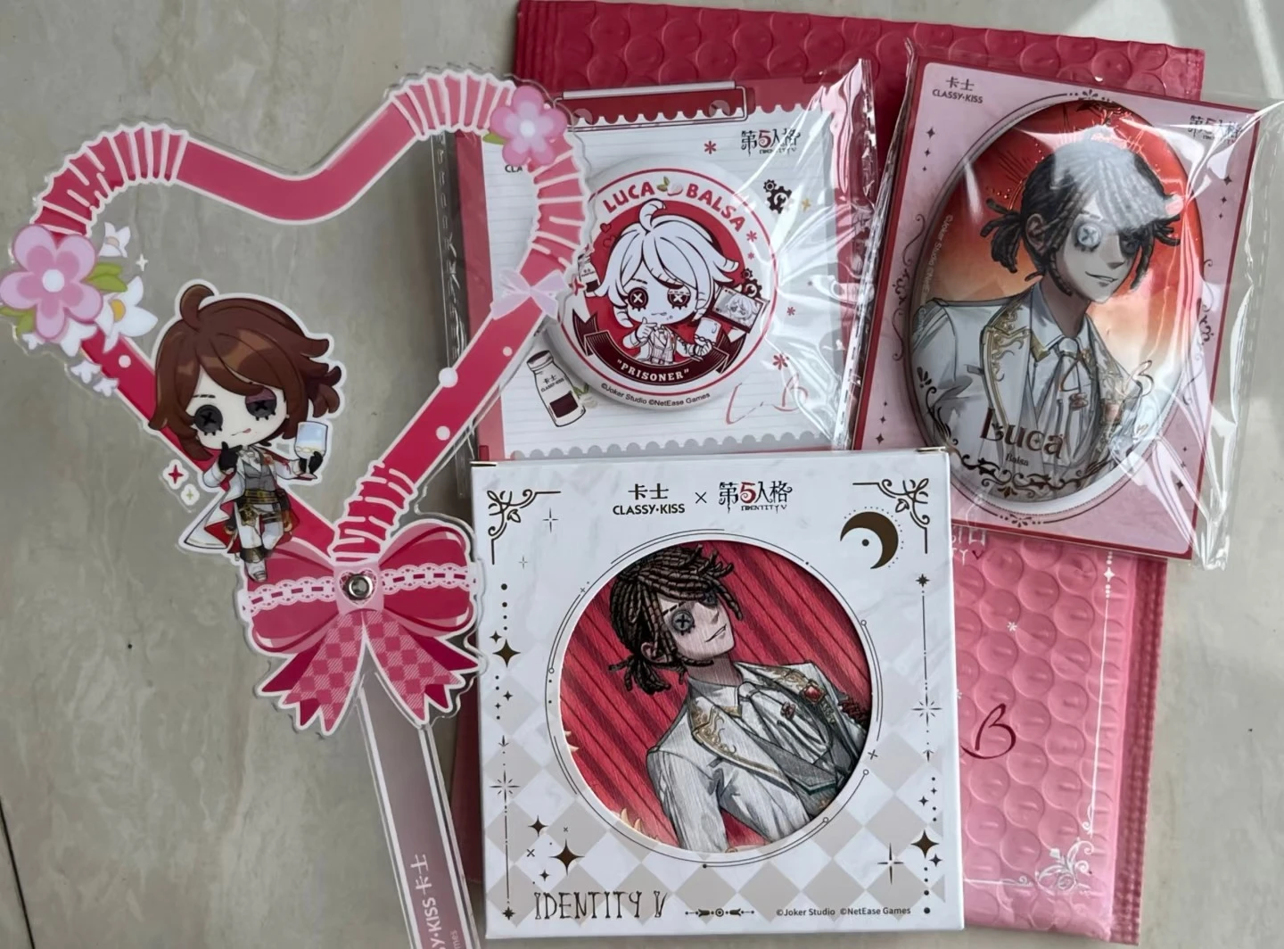 In Stock Official Identity Ⅴ X CLASSY Cosplay 2026 NEW Collab Sculptor Prisoner Photographer Perfumer Badge Coaster Photo Stick
In Stock Official Identity Ⅴ X CLASSY Cosplay 2026 NEW Collab Sculptor Prisoner Photographer Perfumer Badge Coaster Photo Stick
