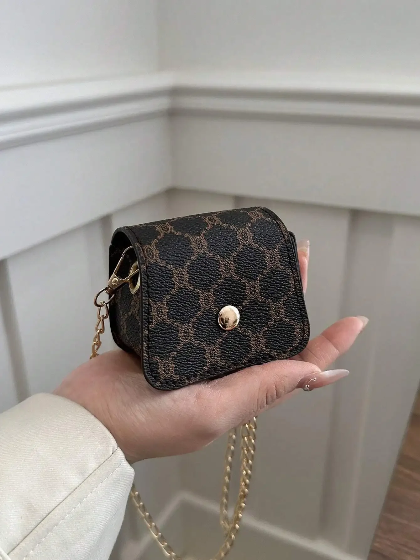 Versatile Minimalist Design, Solid Color Mini Women Crossbody Bag, Flap Closure, Small/Medium New Fashion Shoulder Bag
Versatile Minimalist Design, Solid Color Mini Women Crossbody Bag, Flap Closure, Small/Medium New Fashion Shoulder Bag