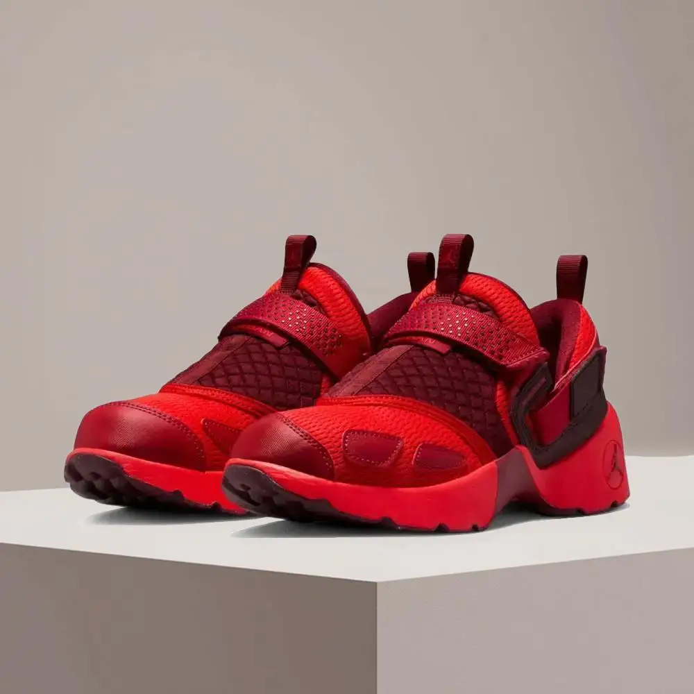 Nike TRUNNER LX: Легкие и удобные женские спортивные кроссовки, нескользящие, прочные, стильные и универсальные HQ2164-601
Nike TRUNNER LX: Легкие и удобные женские спортивные кроссовки, нескользящие, прочные, стильные и универсальные HQ2164-601