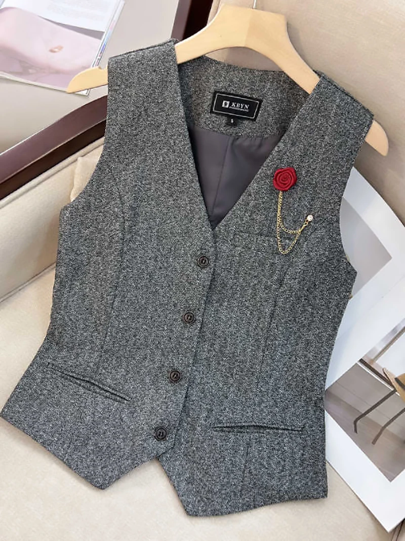 Винтажный укороченный жилет с V-образным вырезом для женщин, весна-осень 2026, новый стиль, облегающий жилет без рукавов, верхняя одежда
Винтажный укороченный жилет с V-образным вырезом для женщин, весна-осень 2026, новый стиль, облегающий жилет без рукавов, верхняя одежда