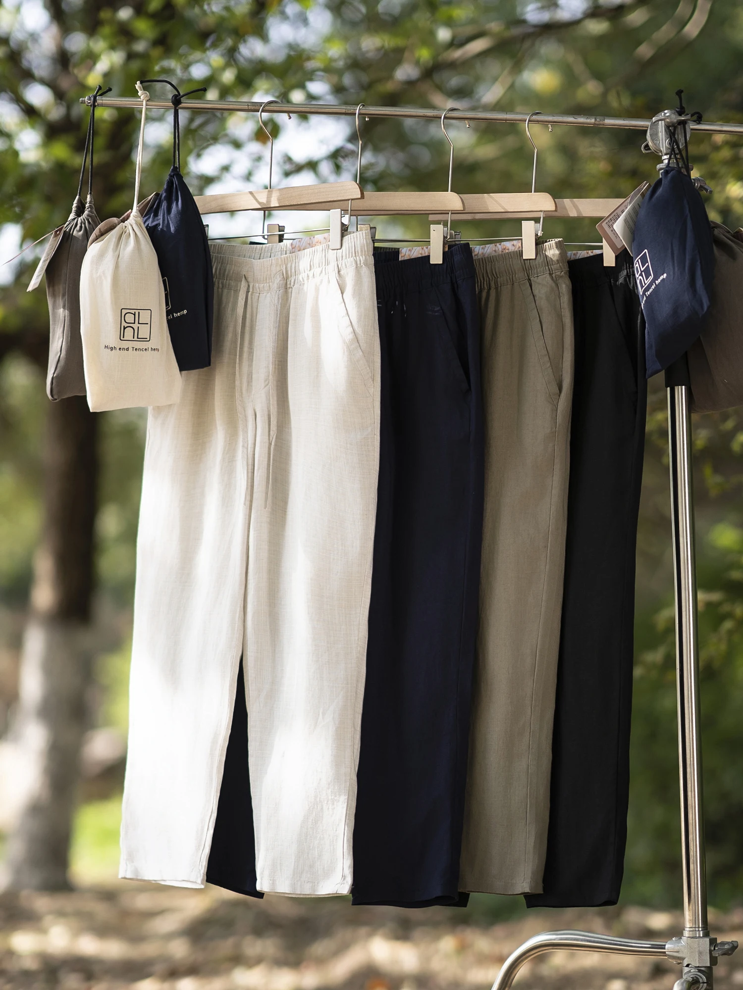 Льняные мужские повседневные брюки, новинка весны и лета, дышащие, удобные, длинные брюки, универсальные, модные, для городской молодежи
Льняные мужские повседневные брюки, новинка весны и лета, дышащие, удобные, длинные брюки, универсальные, модные, для городской молодежи