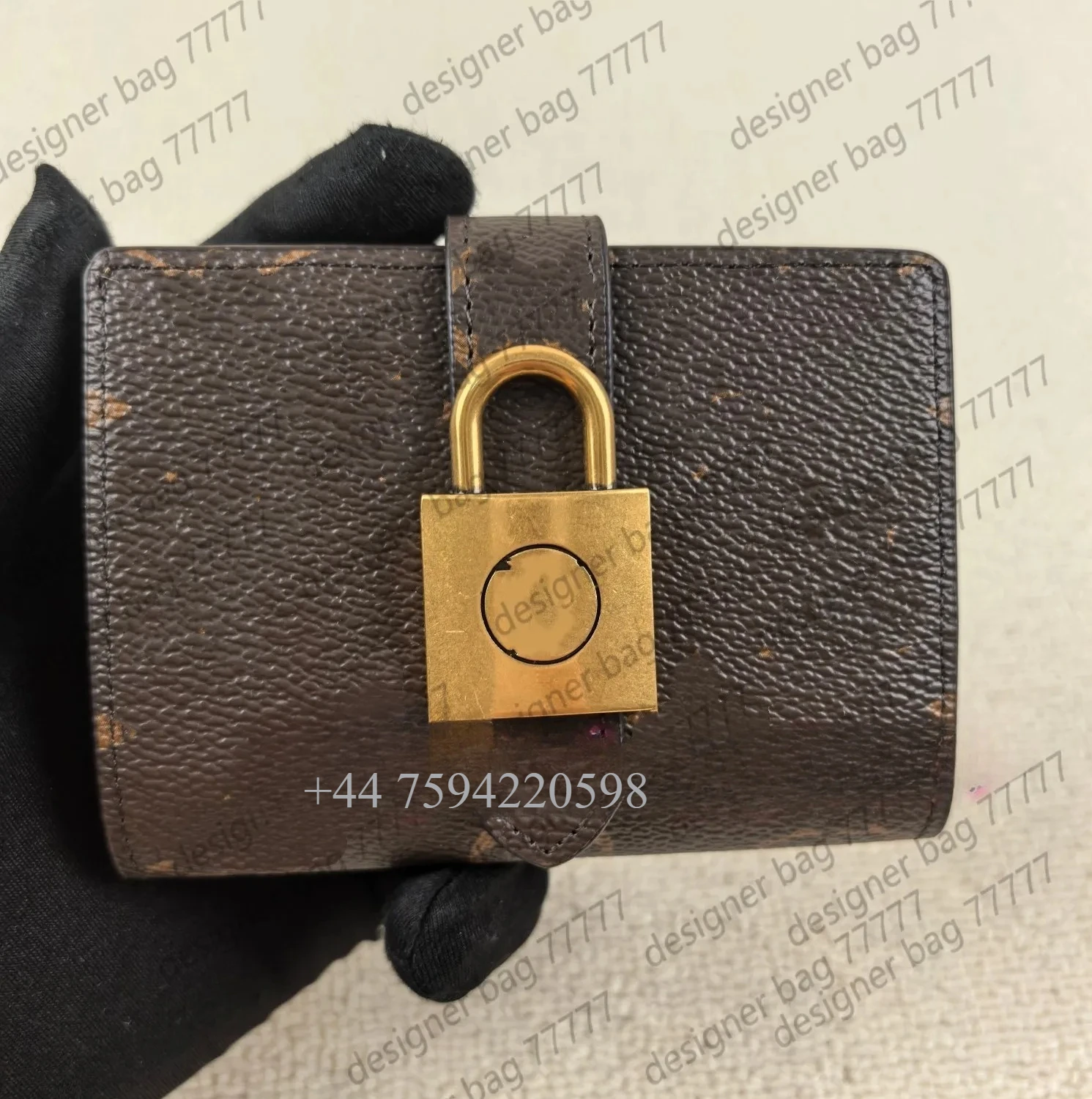 Ladies' fashion and leisure designer cardholder gold padlock wallet key coin business credit card holder top mirror wallet
Ladies' fashion and leisure designer cardholder gold padlock wallet key coin business credit card holder top mirror wallet