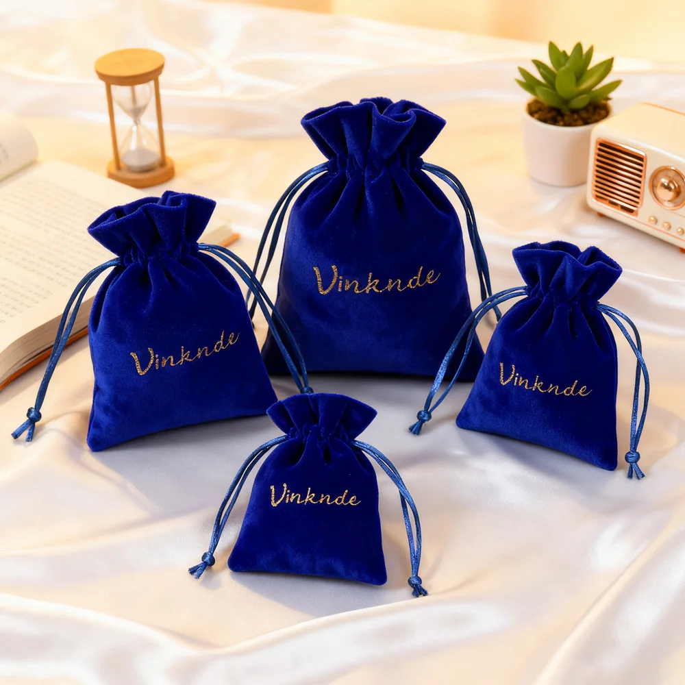 100 шт., бархатная сумка для хранения ювелирных изделий на шнурке, индивидуальный логотип для колец, серег, ожерелий, браслетов, часов, рождественский подарок, сумка
100 шт., бархатная сумка для хранения ювелирных изделий на шнурке, индивидуальный логотип для колец, серег, ожерелий, браслетов, часов, рождественский подарок, сумка