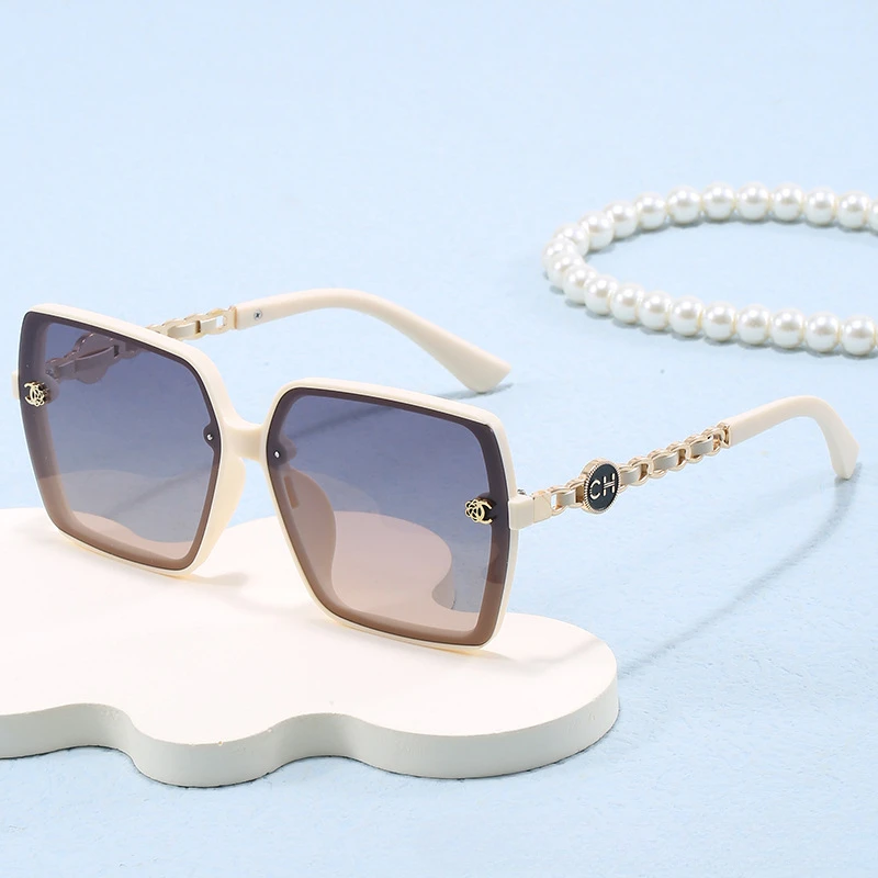 2025 New! European and American Style Polarized Sunglasses for Women Fashion Trend Retro Design Square Rimless
2025 New! European and American Style Polarized Sunglasses for Women Fashion Trend Retro Design Square Rimless