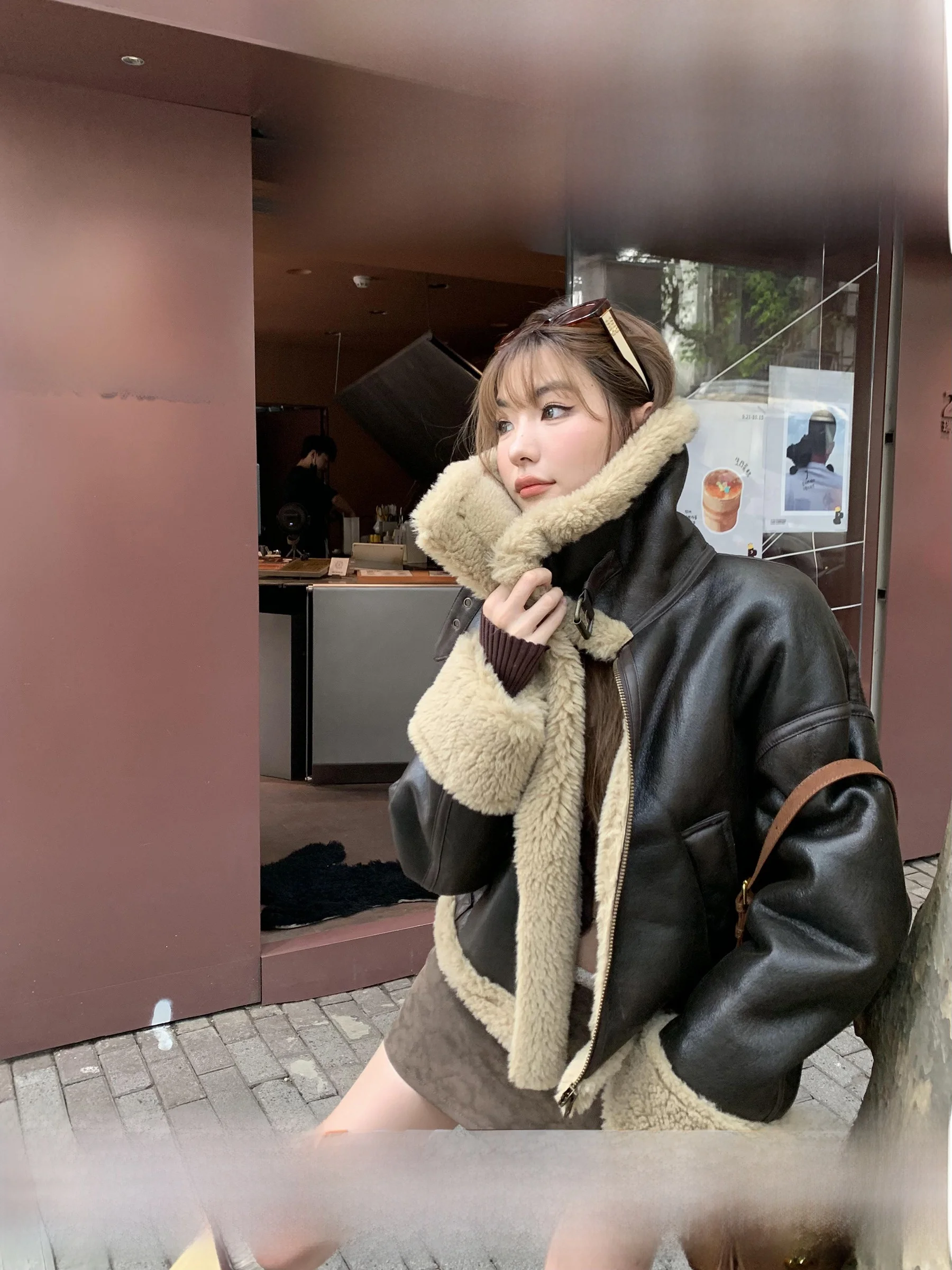 IMMR Thiened ort Leather Jaet женское пальто с меховой отделкой и лацканами свободного покроя универсальное осенне-зимнее новое пальто
IMMR Thiened ort Leather Jaet женское пальто с меховой отделкой и лацканами свободного покроя универсальное осенне-зимнее новое пальто