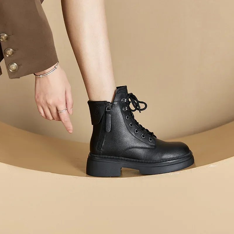 Модные тенденции, женские ботинки, осенне-зимние короткие плюшевые туфли на плоской подошве, ботильоны на каблуке, повседневная обувь
Модные тенденции, женские ботинки, осенне-зимние короткие плюшевые туфли на плоской подошве, ботильоны на каблуке, повседневная обувь