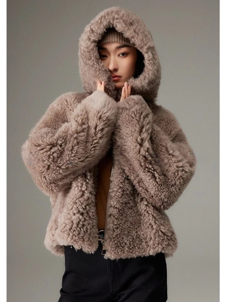 High-end Luxury Natural Lamb Fur Short Hooded Jackets for Women 2026 New Simple Fluffy Warm Winter Genuine Leather Real Fur Coat
High-end Luxury Natural Lamb Fur Short Hooded Jackets for Women 2026 New Simple Fluffy Warm Winter Genuine Leather Real Fur Coat