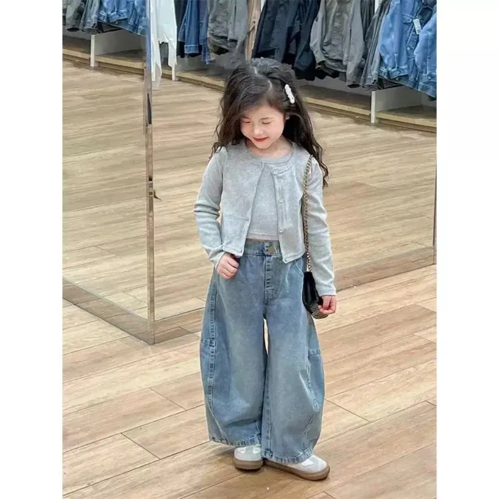 Spring and Autumn Baby Girls' Set 2025 New Fashionable Children's Pure Cotton Short cardigan+Tank Top+Jeans 3PCS
Spring and Autumn Baby Girls' Set 2025 New Fashionable Children's Pure Cotton Short cardigan+Tank Top+Jeans 3PCS