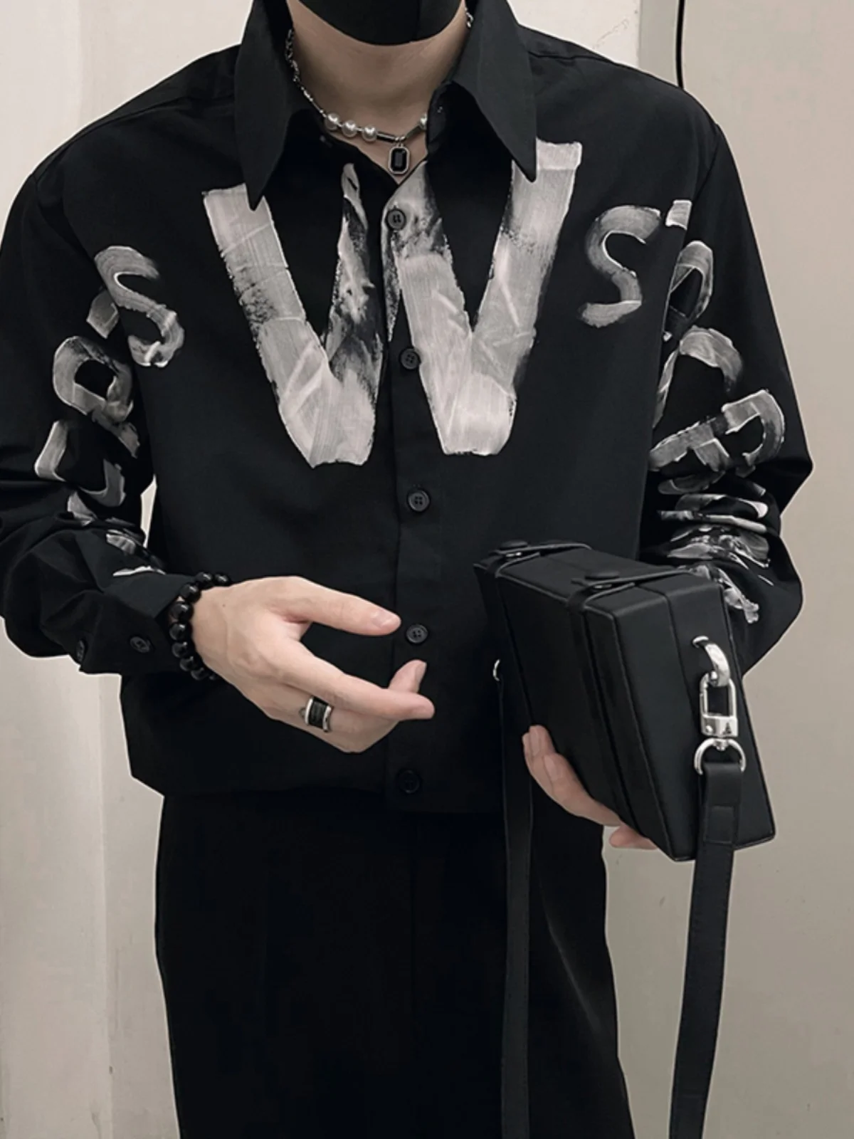 Мужская удлиненная футболка на весну-осень с принтом, свободного кроя, повседневная, для улицы, модная верхняя одежда
Мужская удлиненная футболка на весну-осень с принтом, свободного кроя, повседневная, для улицы, модная верхняя одежда