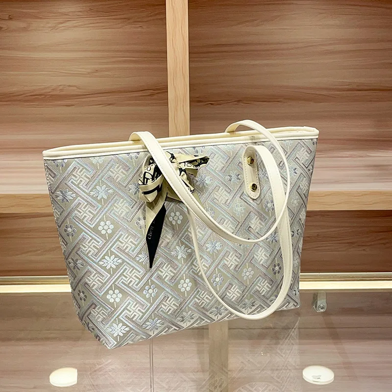 Chic Women Crossbody Bag Genuine Leather Handbag Elegant Shoulder Bag Vintage Style Luxury Designer Fashionable
Chic Women Crossbody Bag Genuine Leather Handbag Elegant Shoulder Bag Vintage Style Luxury Designer Fashionable