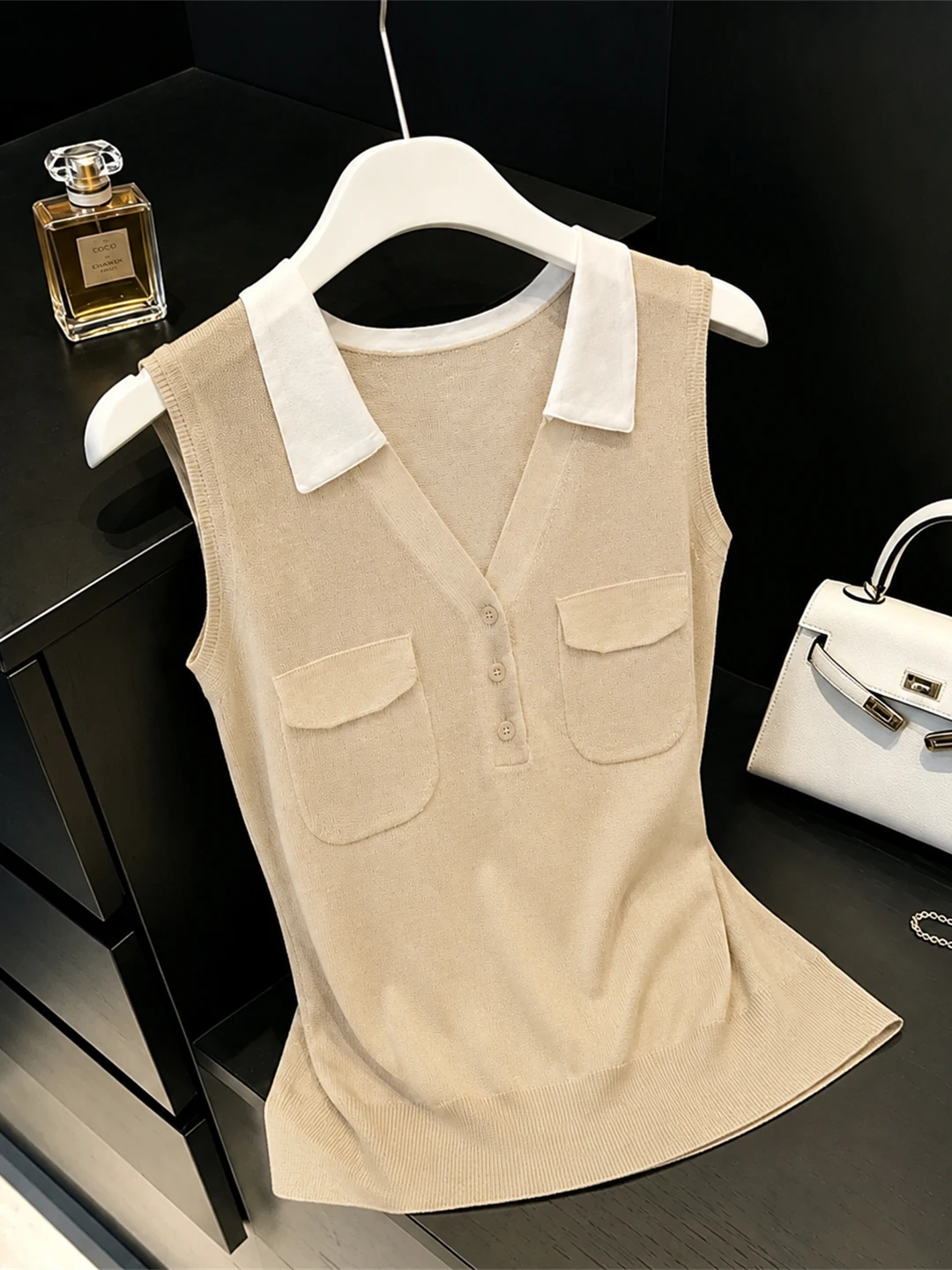 Commuter Style Color Block Knitted Vest Collar Sleeveless Top Elegant Simple Versatile Silk Women's Summer Fashion
Commuter Style Color Block Knitted Vest Collar Sleeveless Top Elegant Simple Versatile Silk Women's Summer Fashion
