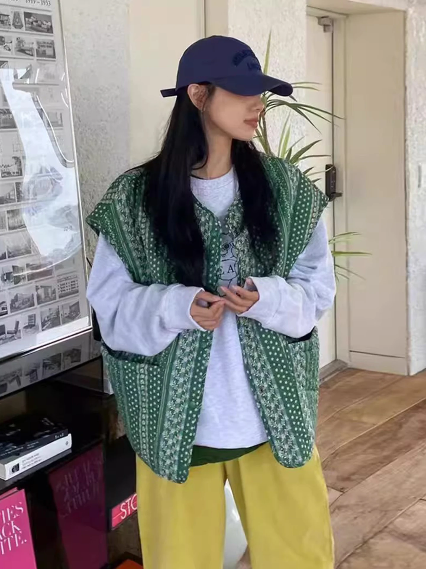 Хлопковый жилет с цветовым узором в стиле ретро, женский свободный топ без рукавов с большими кетами, осень-зима, новинка Sle Faion
Хлопковый жилет с цветовым узором в стиле ретро, женский свободный топ без рукавов с большими кетами, осень-зима, новинка Sle Faion