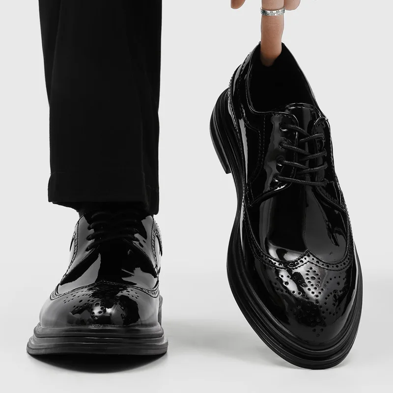Korean style men fashion wedding party patent leather shoes lace-up carved brogue derby shoe designer sneakers summer footwear
Korean style men fashion wedding party patent leather shoes lace-up carved brogue derby shoe designer sneakers summer footwear